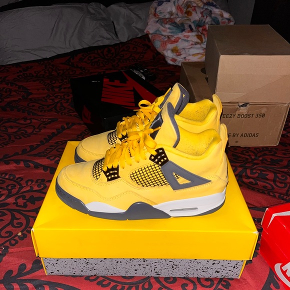 Selling some shoes !! Steals !! main image 7